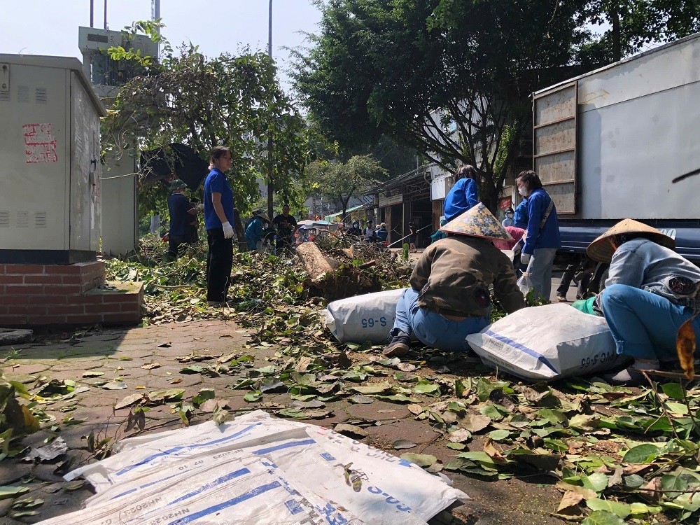 Hà Nội: UBND phường Đại Kim ra quân tổng vệ sinh môi trường khắc phục hậu quả sau cơn bão số 3