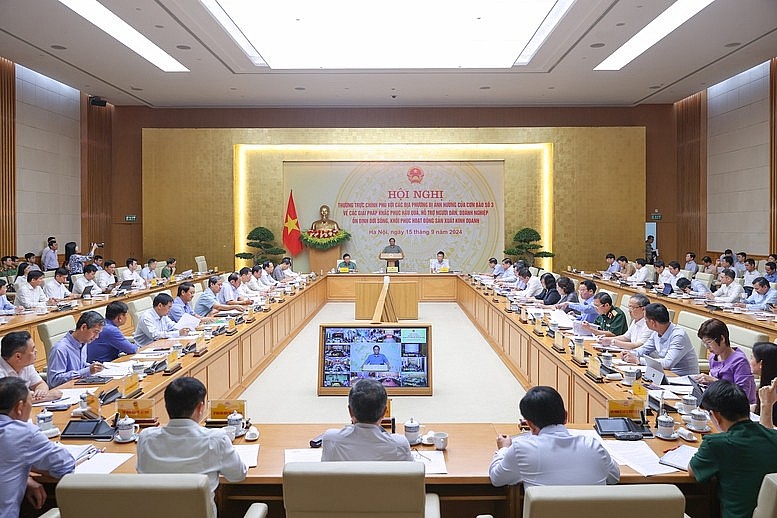Đây là hội nghị thứ 2 của Thường trực Chính phủ sau cơn bão. Thủ tướng đánh giá cao các bộ, cơ quan, địa phương liên quan đã rất tích cực, phối hợp chặt chẽ để cùng chuẩn bị Hội nghị; các ý kiến tâm huyết, trách nhiệm, sát thực tế tại Hội nghị. Ảnh VGP/Nhật Bắc.