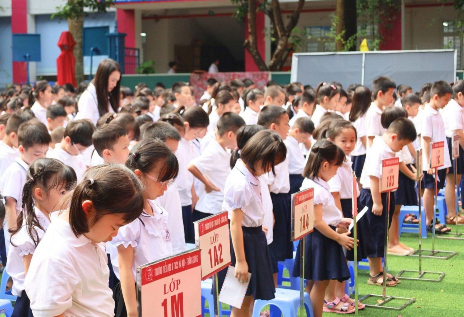 trường Tiểu học & THCS Hà Nội Thăng Long đã tham gia chương trình “Trung thu lan tỏa - Ấm tình vùng lũ”