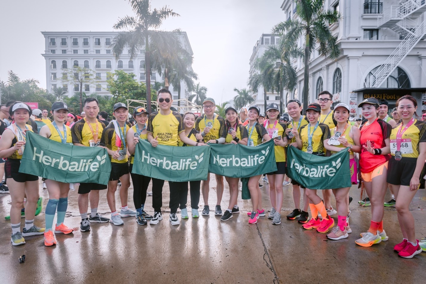 Các Vận động viên tham gia giải chạy VnExpress Marathon Hạ Long 2023.