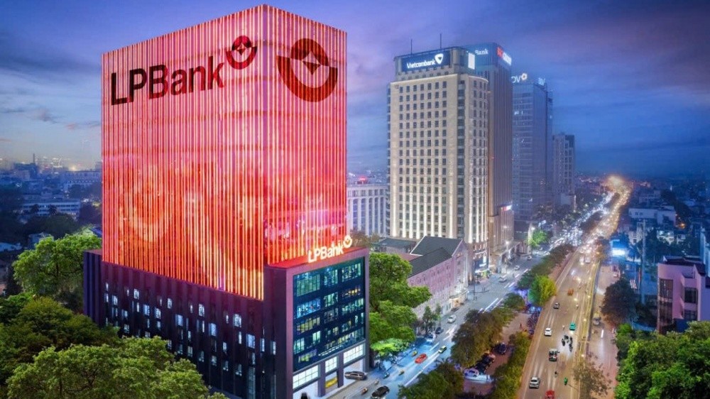 Tại sao LPBank lùi ngày họp Đại hội đồng cổ đông bất thường gần 2 tháng?