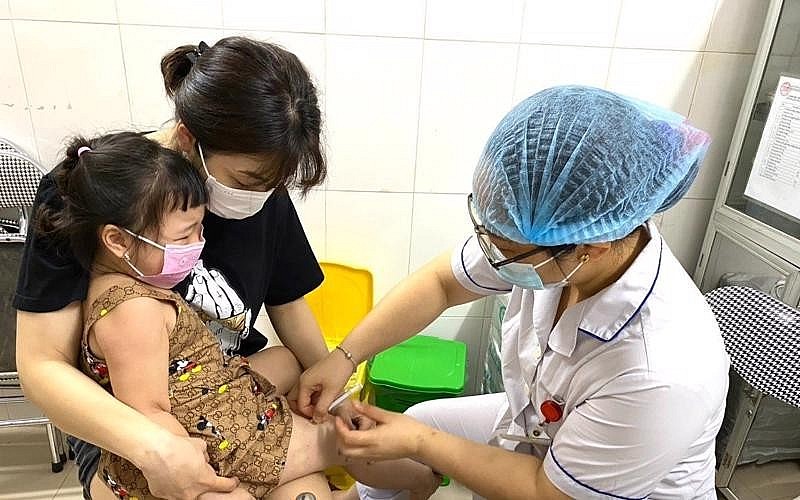 Hà Nội triển khai chiến dịch tiêm vaccine sởi miễn phí cho trẻ từ 1 - 5 tuổi