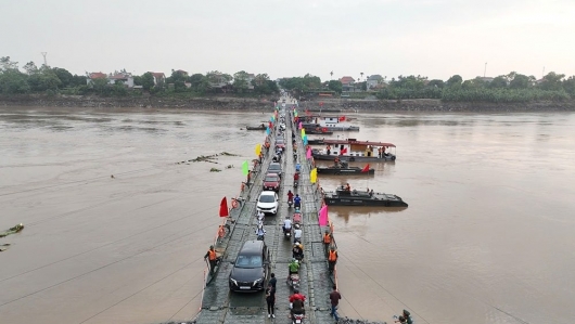 Cầu phao Phong Châu thông xe, những phương tiện nào được phép di chuyển qua?