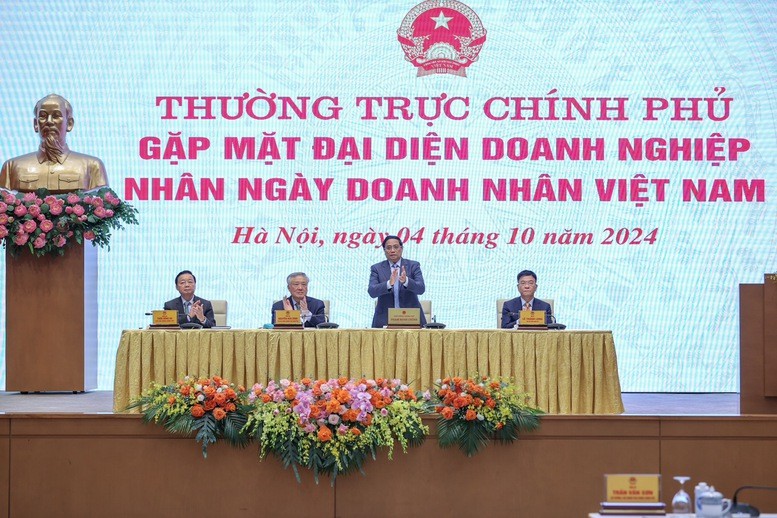 Thủ tướng gặp mặt doanh nghiệp nhân Ngày Doanh nhân Việt Nam