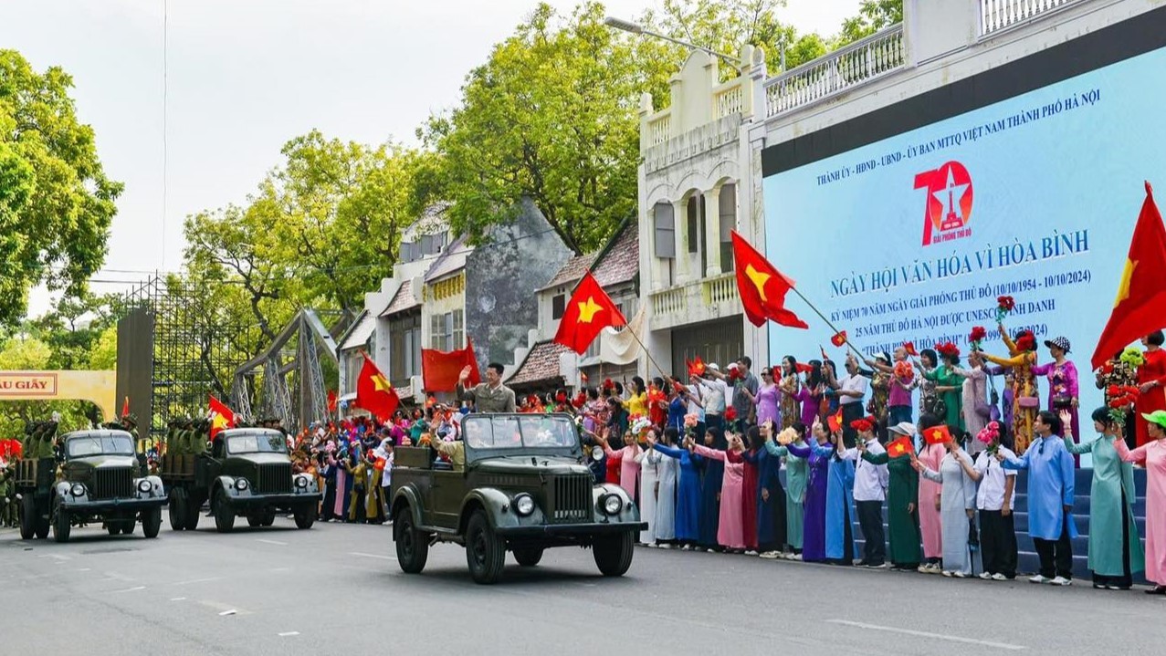 Nhiều điểm ấn tượng tại chương trình "Ngày hội Văn hóa vì Hòa bình" ở hồ Hoàn Kiếm sáng 6/10