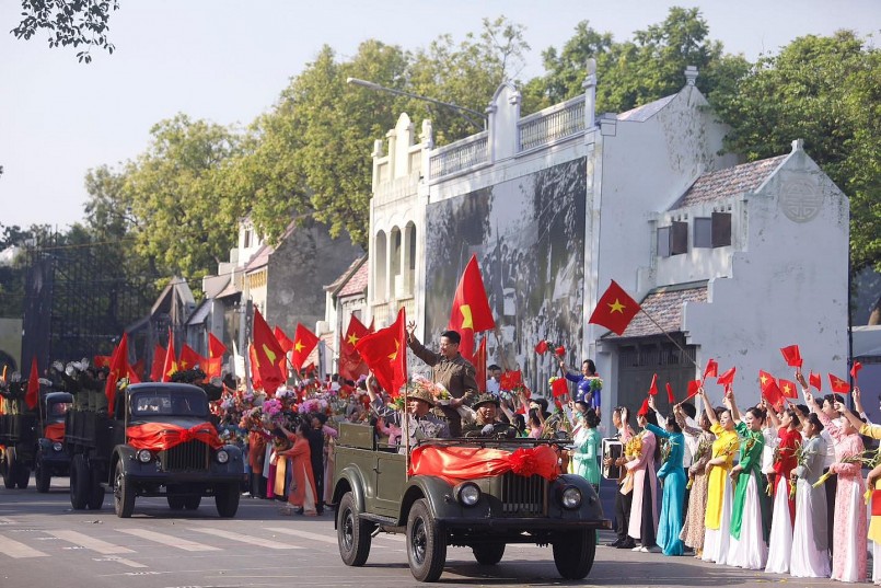 Khoảnh khắc hào hùng, xúc động trong màn tái hiện ký ức lịch sử 70 năm Ngày tiếp quản Thủ đô