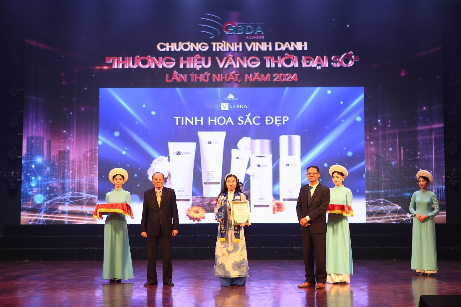 Chương trình “Thương hiệu Vàng thời đại số” lần thứ nhất năm 2024 vinh danh 40 sản phẩm, 22 thương hiệu