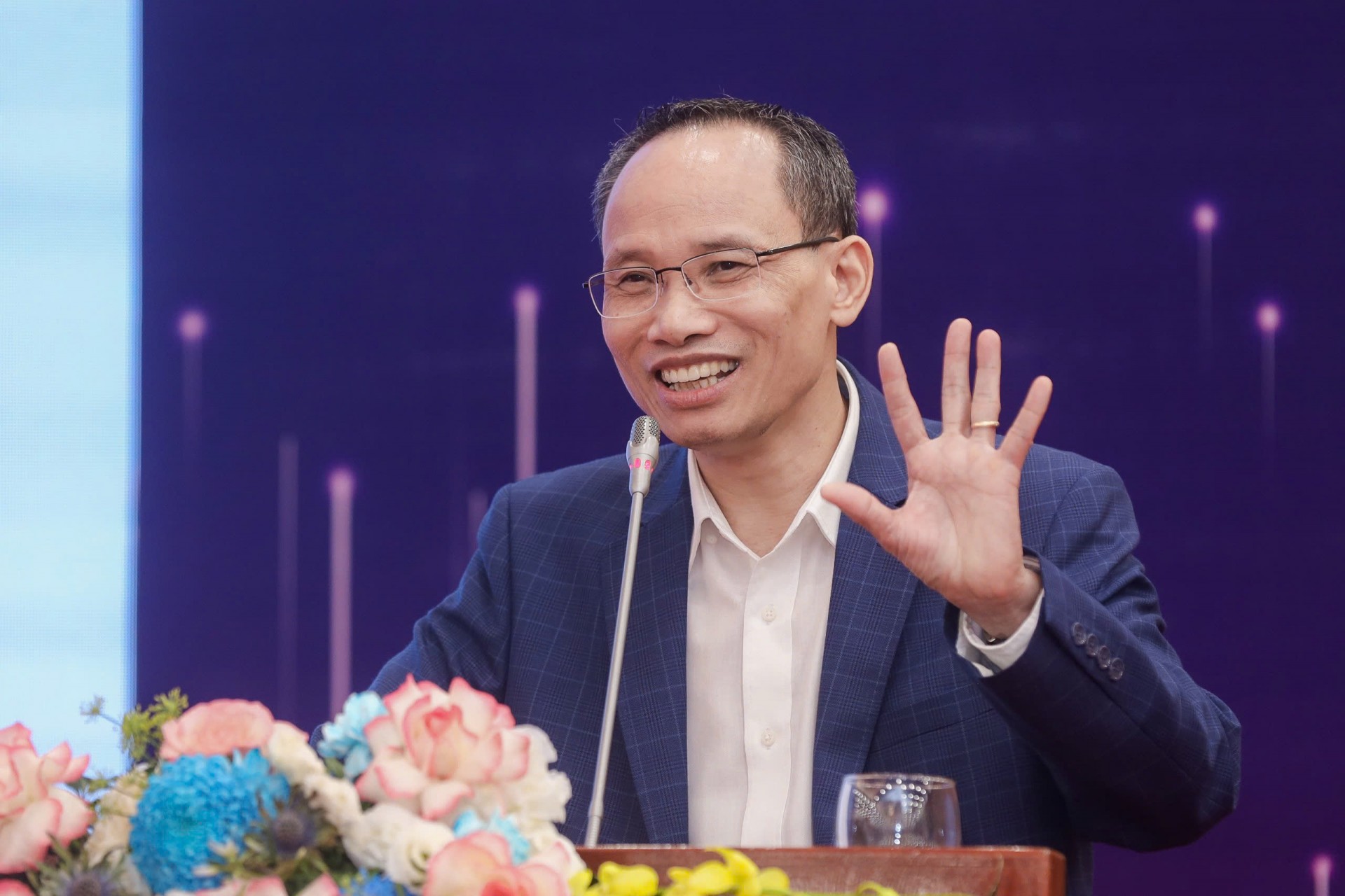 TS. Cấn Văn Lực, Chuyên gia Kinh tế trưởng BIDV, Thành viên HĐTV chính sách tài chính, tiền tệ Quốc gia.