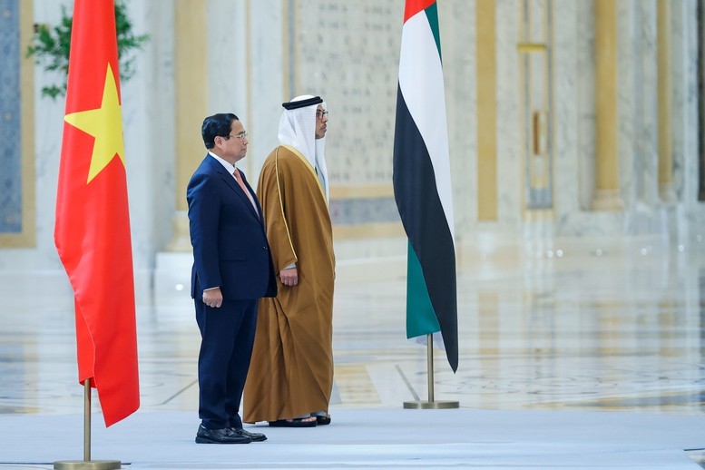 Phó Tổng thống UAE Sheikh Mansour Bin Zayed Al Nahyan chủ trì Lễ đón chính thức Thủ tướng Chính phủ Phạm Minh Chính - Ảnh: VGP