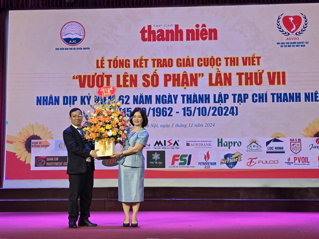 Lễ tổng kết, trao giải cuộc thi viết "Vượt lên số phận" lần VII