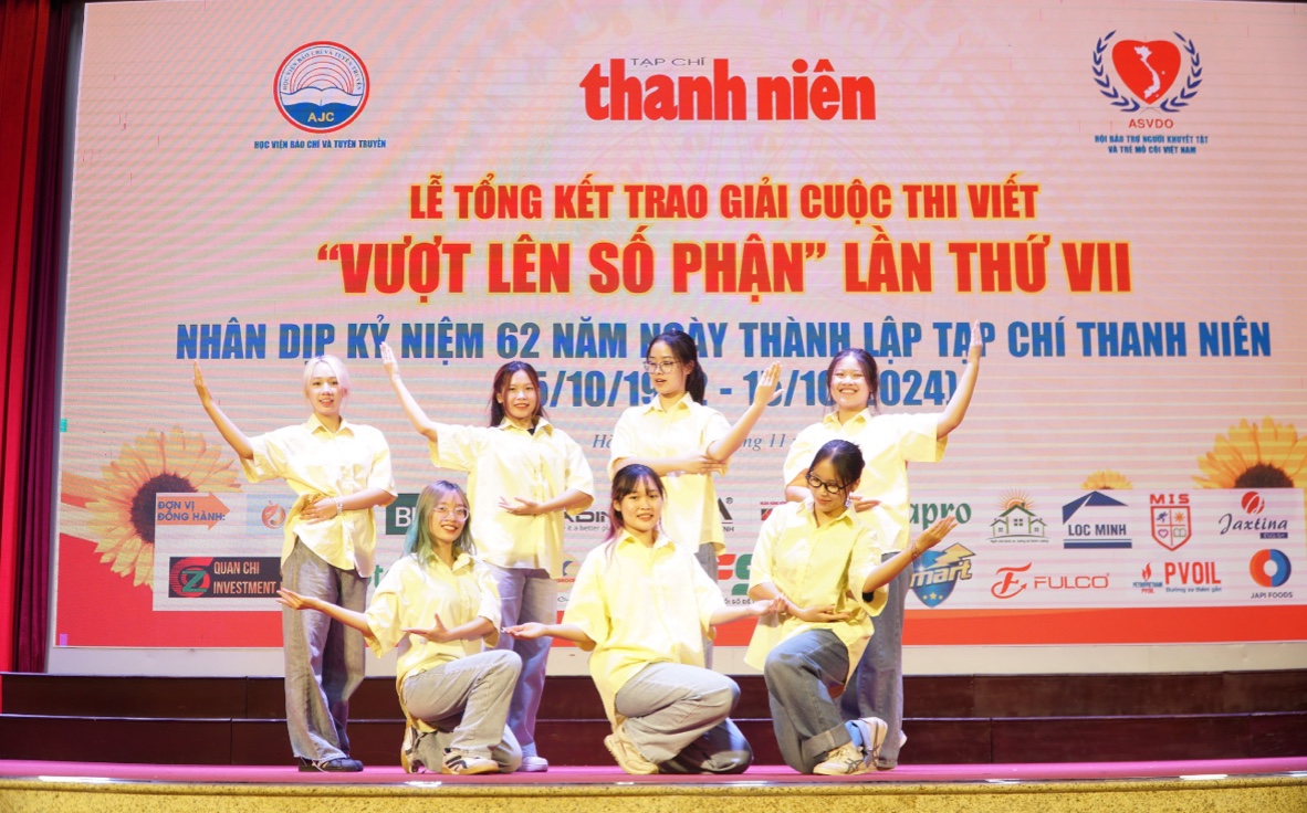 Lễ tổng kết, trao giải cuộc thi viết "Vượt lên số phận" lần VII