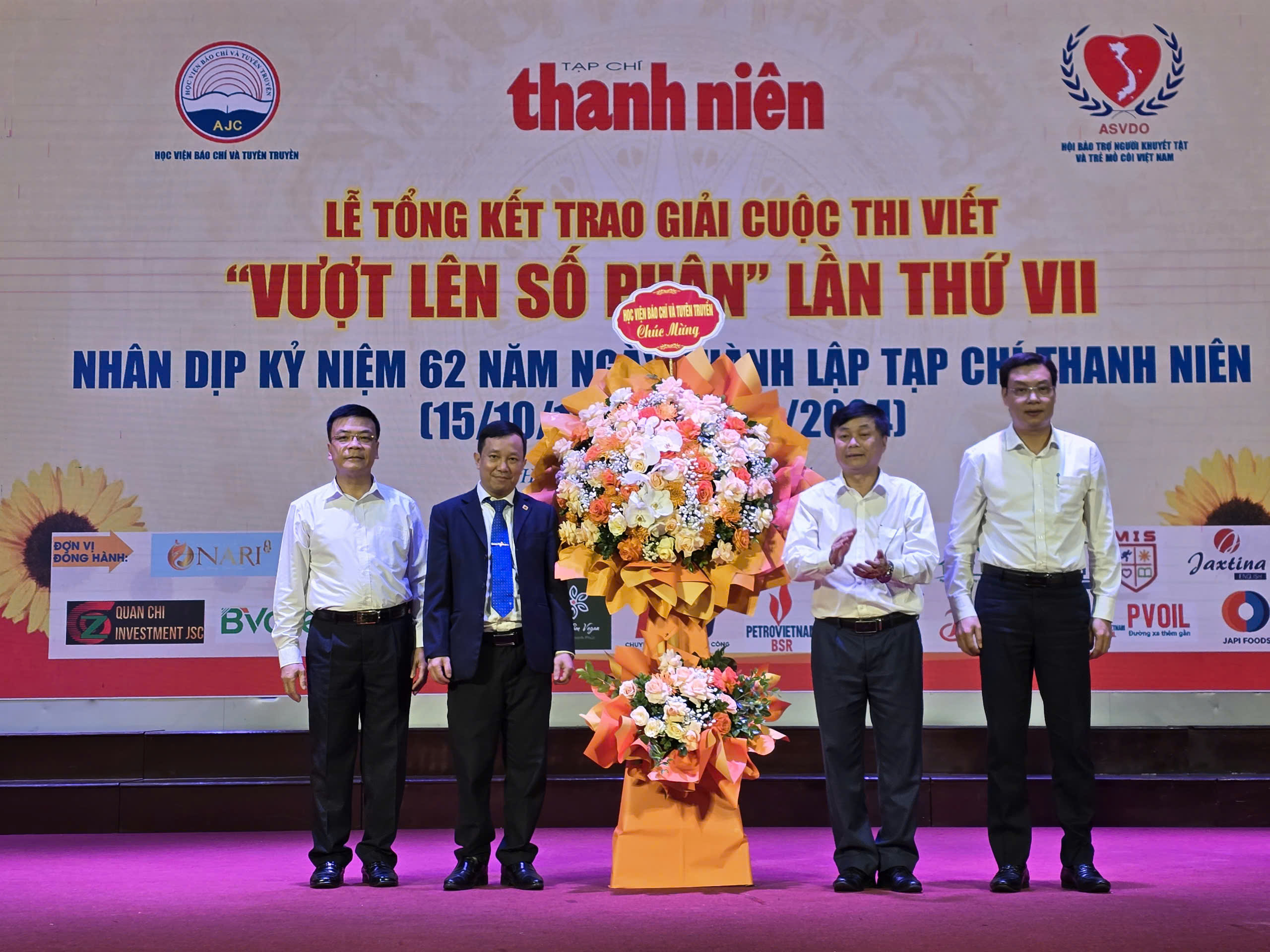 Lễ tổng kết, trao giải cuộc thi viết "Vượt lên số phận" lần VII Lễ tổng kết, trao giải cuộc thi viết "Vượt lên số phận" lần VII