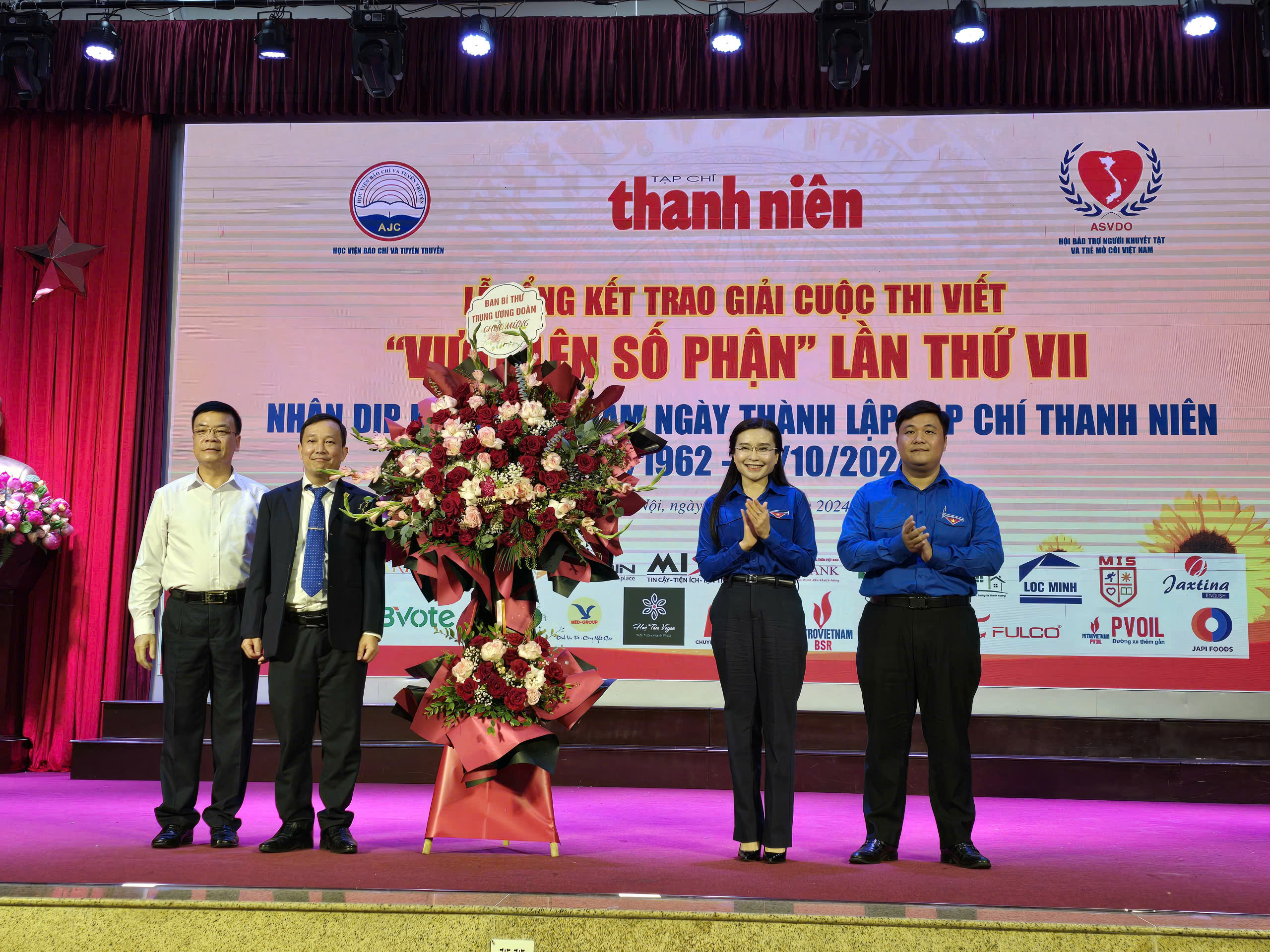Lễ tổng kết, trao giải cuộc thi viết "Vượt lên số phận" lần VII Lễ tổng kết, trao giải cuộc thi viết "Vượt lên số phận" lần VII