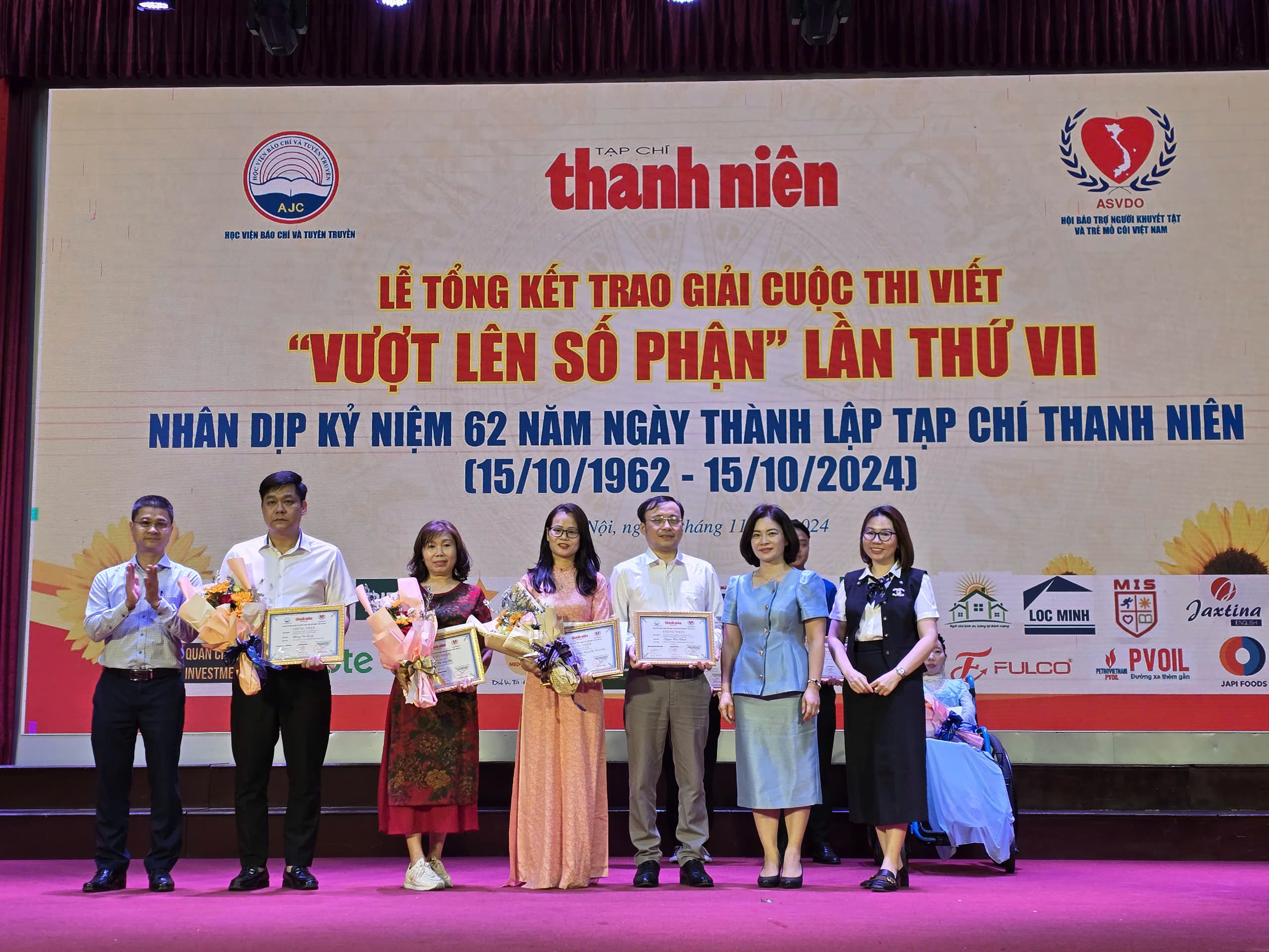 Lễ tổng kết, trao giải cuộc thi viết "Vượt lên số phận" lần VII