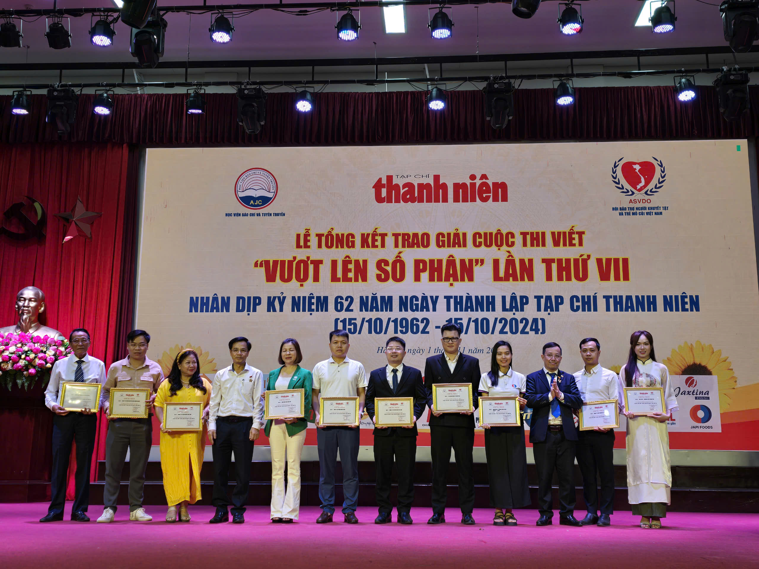 Lễ tổng kết, trao giải cuộc thi viết "Vượt lên số phận" lần VII Lễ tổng kết, trao giải cuộc thi viết "Vượt lên số phận" lần VII
