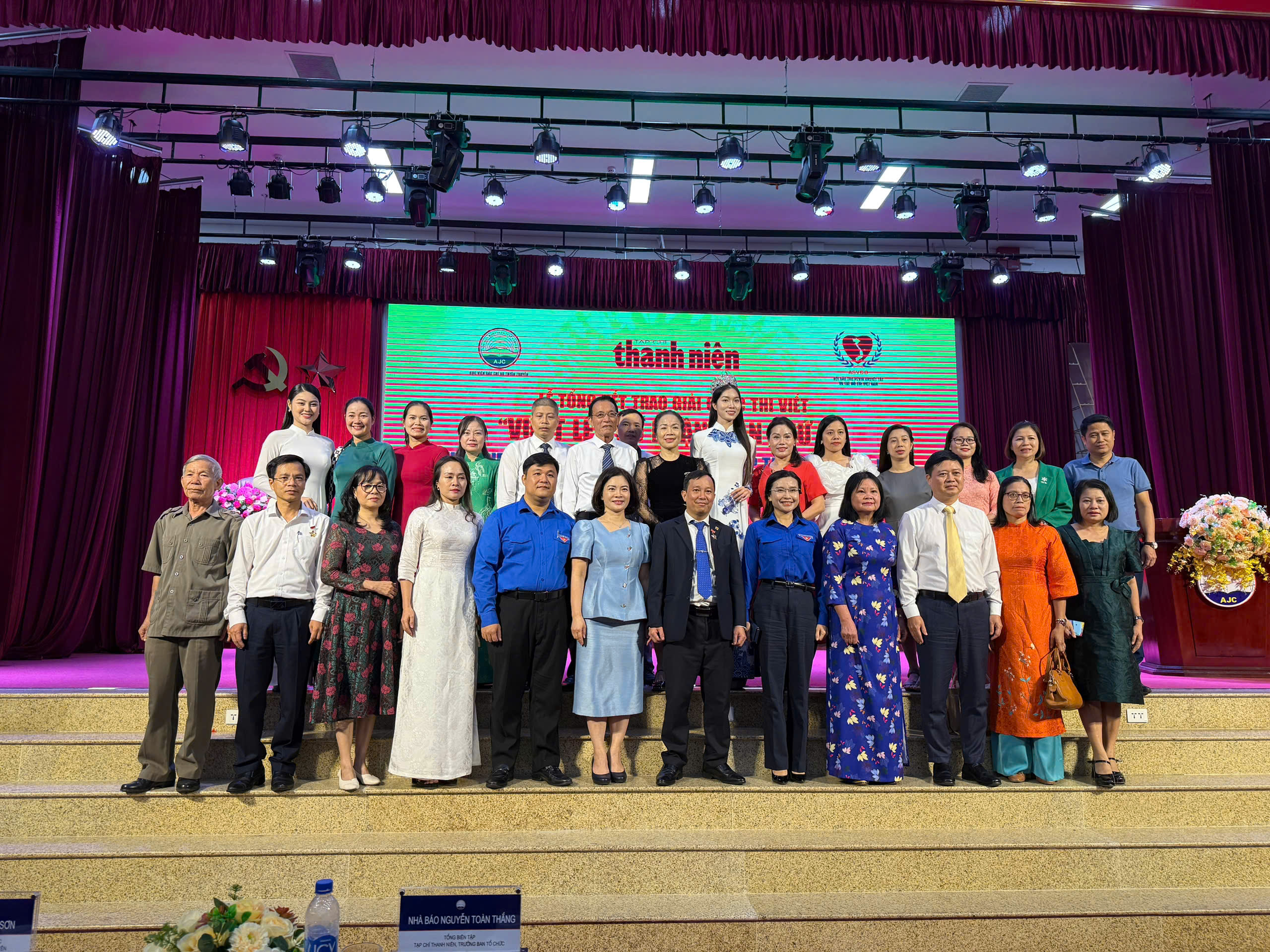 Lễ tổng kết, trao giải cuộc thi viết "Vượt lên số phận" lần VII Lễ tổng kết, trao giải cuộc thi viết "Vượt lên số phận" lần VII