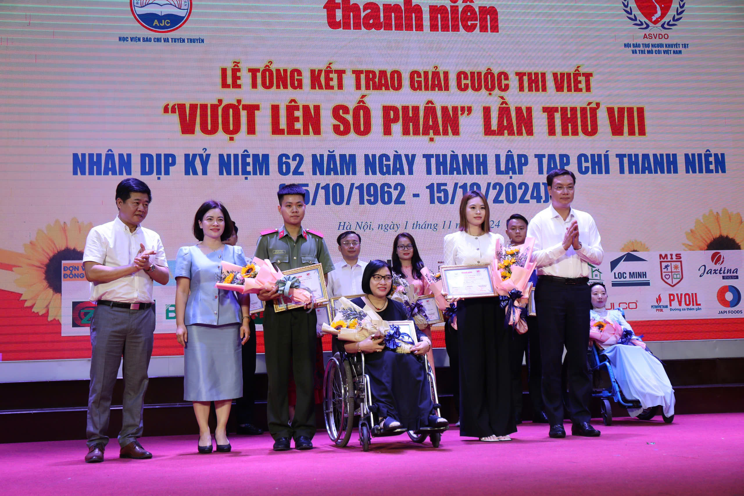 Lễ tổng kết, trao giải cuộc thi viết "Vượt lên số phận" lần VII Lễ tổng kết, trao giải cuộc thi viết "Vượt lên số phận" lần VII
