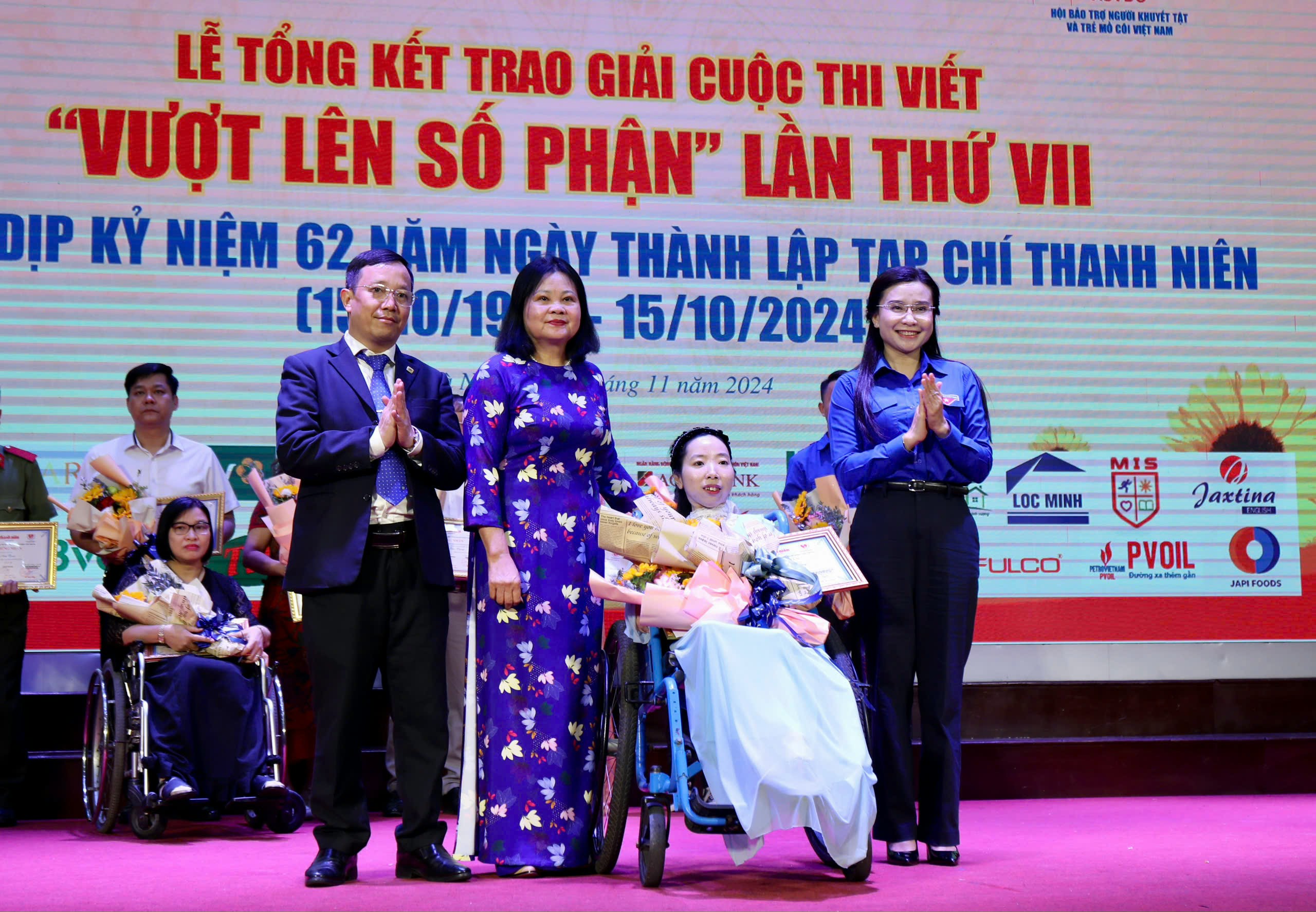 Lễ tổng kết, trao giải cuộc thi viết "Vượt lên số phận" lần VII Lễ tổng kết, trao giải cuộc thi viết "Vượt lên số phận" lần VII