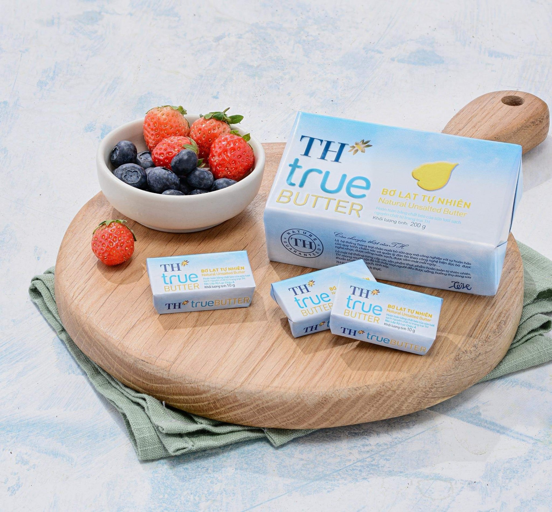 Bơ lạt TH true BUTTER được đánh giá là có hương vị thơm của sữa tươi, rất phù hợp để sử dụng hàng ngày cũng như chế biến các loại đồ ăn, bánh và đồ ngọt. 