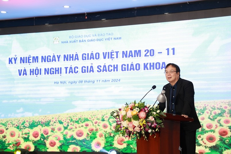 Ông Nguyễn Tiến Thanh - Chủ tịch Hội đồng thành viên, Tổng Giám đốc NXB Giáo dục Việt Nam bày tỏ lòng biết ơn sâu sắc đến các tác giả, nhà khoa học và nhà giáo những người đã cống hiến không ngừng để biên soạn các bộ sách giáo khoa chất lượng