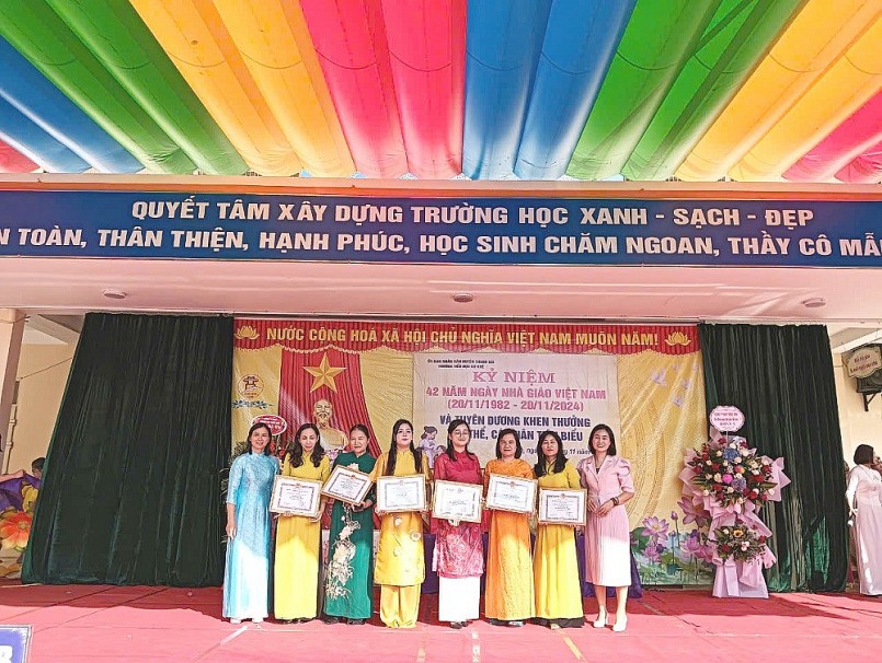 Trường Tiểu học Cự Khê chào mừng kỷ niệm 42 năm ngày Nhà giáo Việt Nam