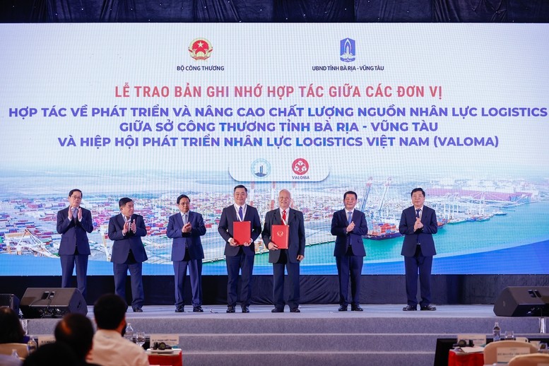 Thủ tướng nêu 3 mục tiêu, 7 giải pháp để phát triển ngành logistics Việt Nam