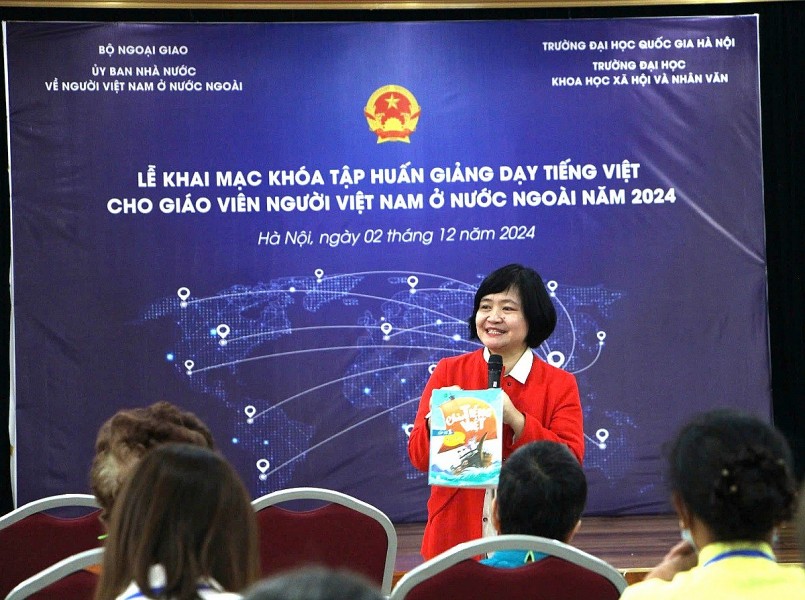 TS.Tiến sĩ Nguyễn Thụy Anh chia sẻ với các học viên tại buổi Tọa đàm