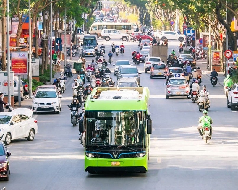 Hà Nội, TP.HCM chìm trong khói bụi, người dân phải làm gì để bảo vệ bản thân