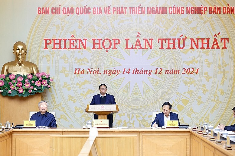 Thủ tướng Phạm Minh Chính, Trưởng Ban Chỉ đạo quốc gia về phát triển ngành công nghiệp bán dẫn chủ trì phiên họp lần thứ nhất của Ban Chỉ đạo - Ảnh: VGP/Nhật Bắc