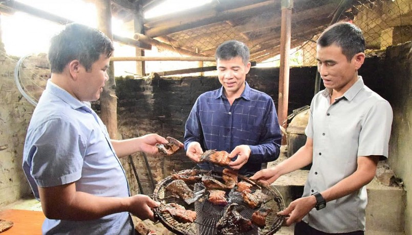 Sản phẩm cá trắm hun khói của HTX nông nghiệp Chiềng La.