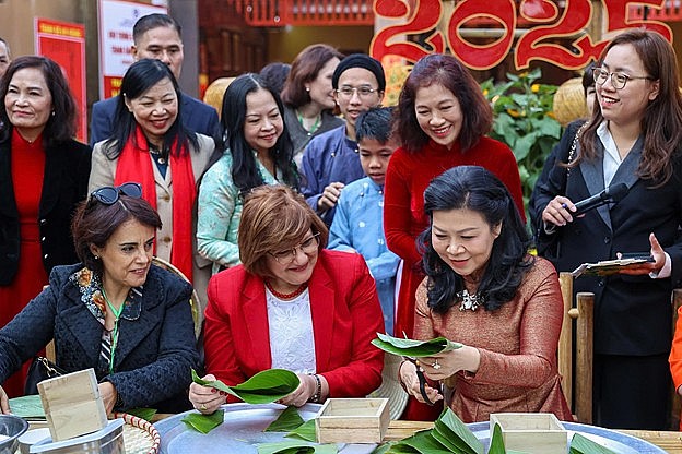 Home Hanoi Xuan 2025 chính thức khai hội, đón khách về du xuân