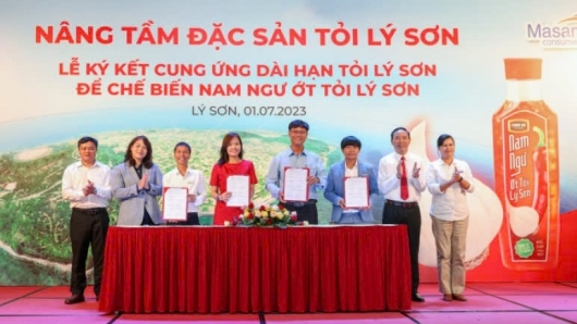 Nam Ngư chung tay quảng bá đặc sản tỏi Lý Sơn