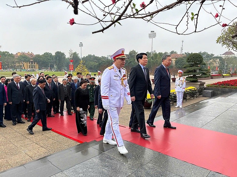 Lãnh đạo Đảng, Nhà nước vào Lăng viếng Chủ tịch Hồ Chí Minh dịp Tết cổ truyền của dân tộc