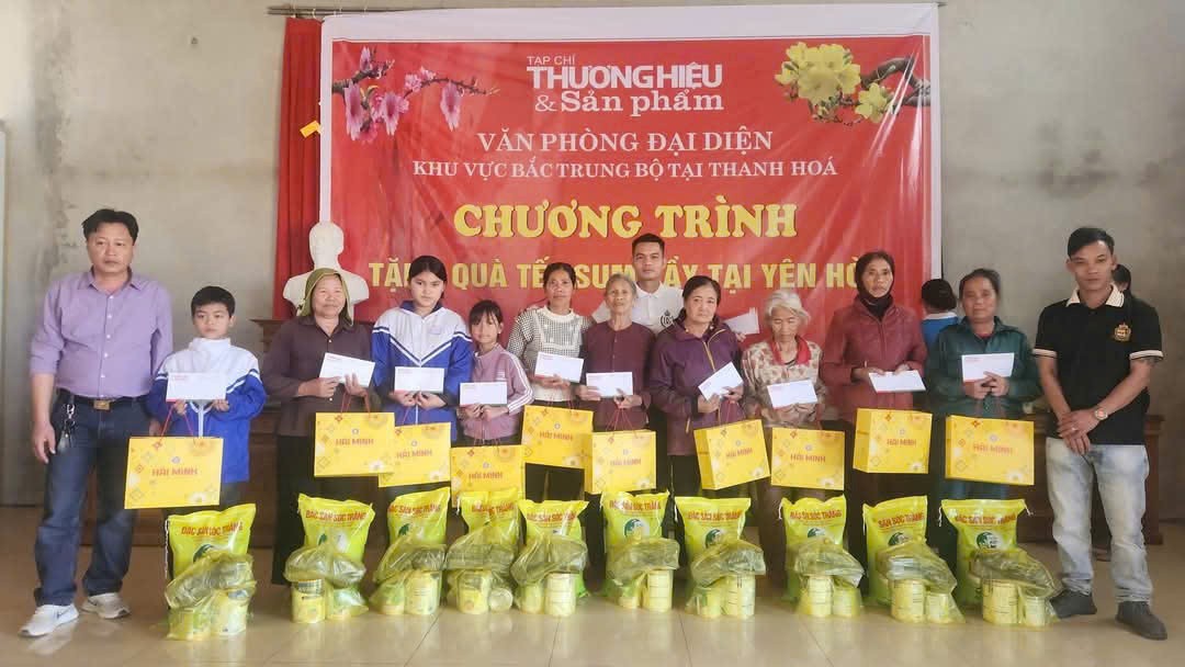 Tạp chí Thương hiệu và Sản phẩm tặng quà Tết sum vầy cho hộ nghèo tại huyện Hậu Lộc