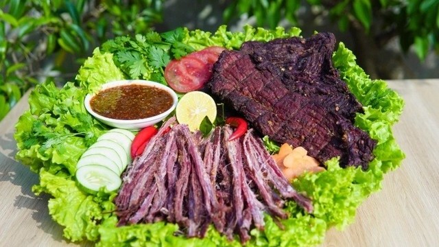 Loạt thực phẩm “hot trend”, dễ tăng cân nhưng nghèo dinh dưỡng ngày Tết