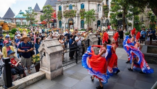 Bùng nổ du lịch Tết tại Đà Nẵng, doanh thu đạt nghìn tỷ trong 3 ngày Tết