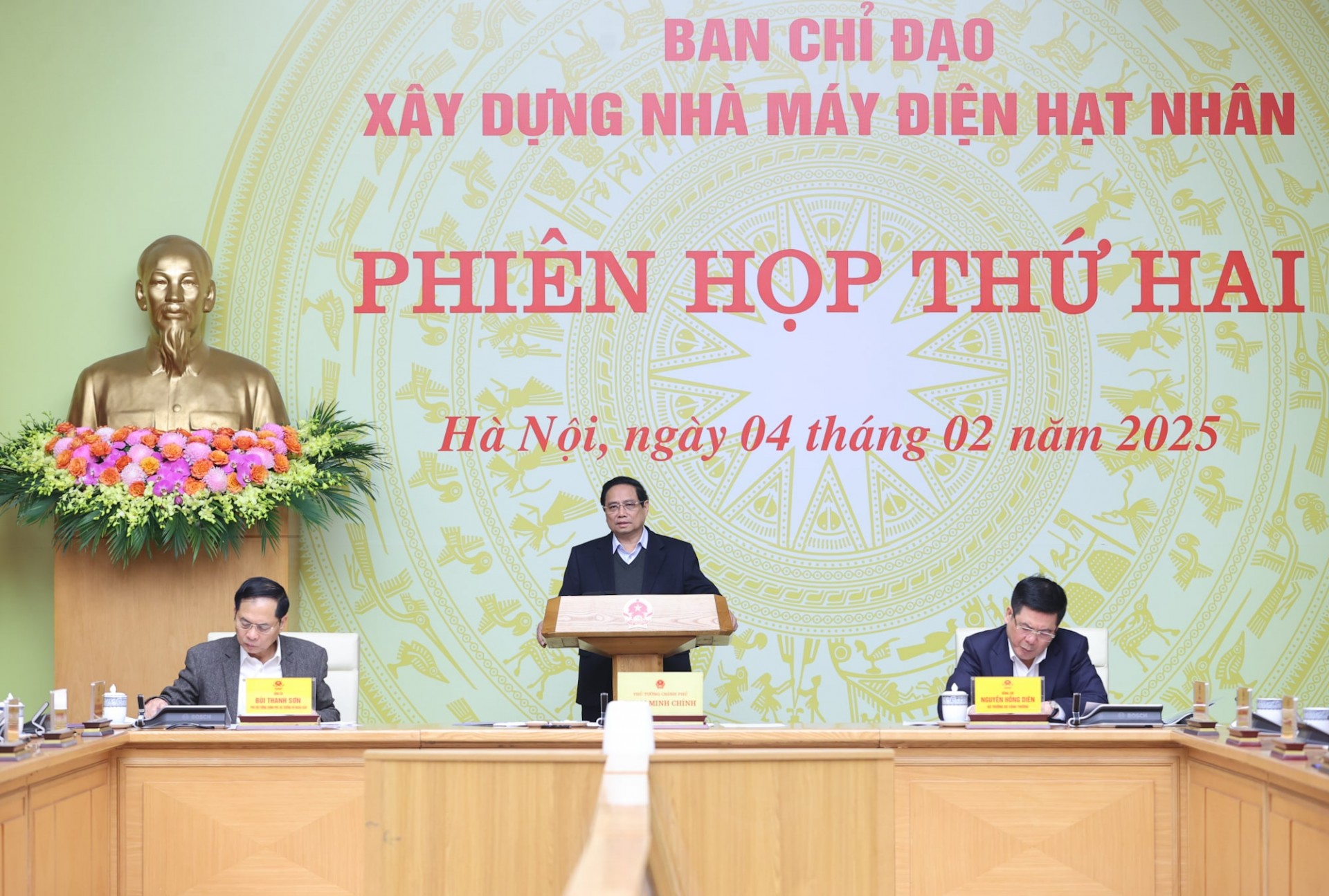 Thủ tướng Phạm Minh Chính phát biểu tại phiên họp.