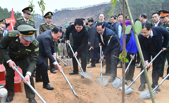 Chủ tịch nước Lương Cường dự 'Tết trồng cây Đời đời nhớ ơn Bác Hồ' tại tỉnh Lạng Sơn