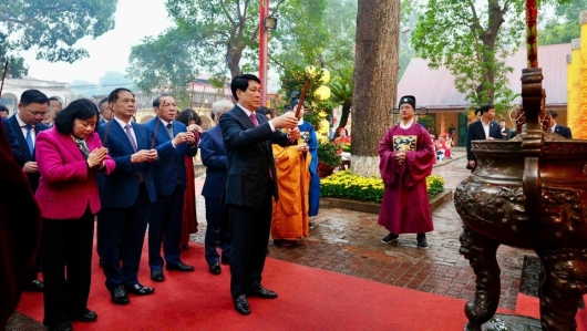 Chủ tịch nước Lương Cường dâng hương khai Xuân tại Hoàng thành Thăng Long