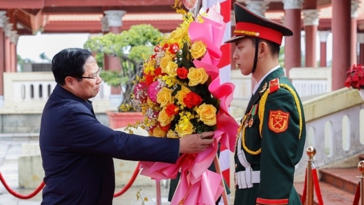 Thủ tướng Phạm Minh Chính dâng hương tại khu lưu niệm đồng chí Phạm Văn Đồng