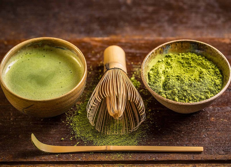 Matcha là bột trà xanh đậm đặc.