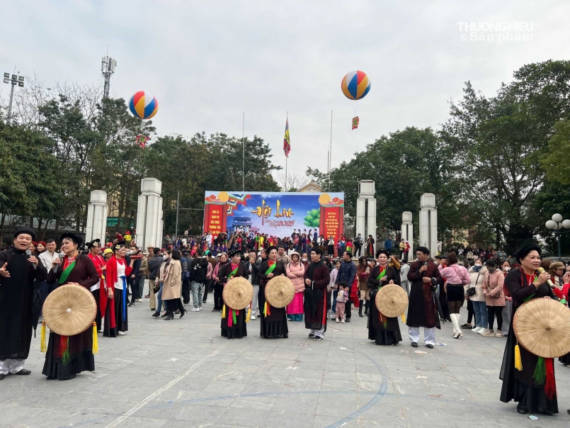 Hàng chục nghìn du khách nô nức trẩy hội Lim Xuân Ất Tỵ