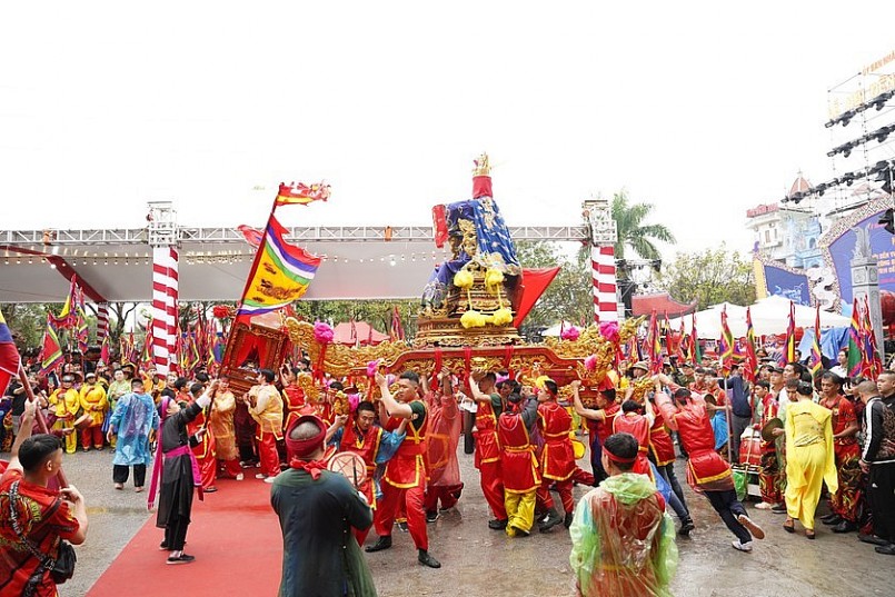 Về đền Tranh 