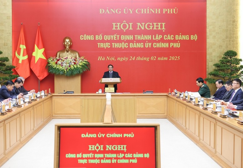 Bí thư Đảng ủy Chính phủ, Thủ tướng Chính phủ Phạm Minh Chính chủ trì Hội nghị công bố Quyết định của Đảng uỷ Chính phủ về việc thành lập 15 đảng bộ trực thuộc Đảng uỷ Chính phủ - Ảnh: VGP