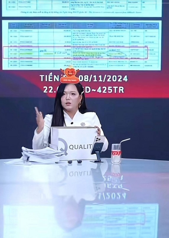 Phạm Thoại hủy mega live giữa lùm xùm từ thiện