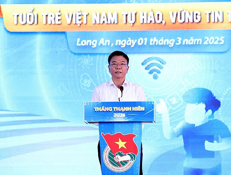 Phó Thủ tướng Lê Thành Long đề nghị các cấp ủy Đảng, chính quyền địa phương tiếp tục quan tâm hơn nữa, lắng nghe tiếng nói của thanh niên; từ đó có những cơ chế, chính sách cụ thể để hỗ trợ thanh niên - Ảnh: VGP/Đức Tuân