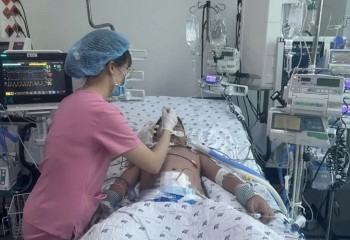 Bé trai 11 tuổi bị biến chứng nặng do sốt xuất huyết, chuyên gia cảnh cáo gì?