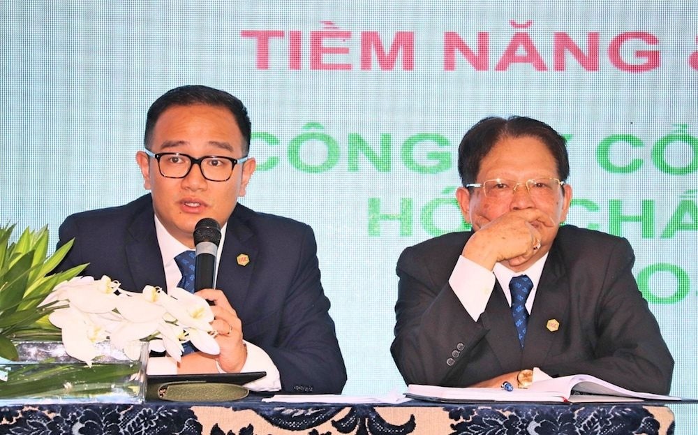 Hóa chất Đức Giang thay đổi CEO, hết cảnh "cha chủ tịch, con tổng giám đốc"