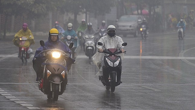 Dùng nến thơm để khử mùi khi nồm ẩm, bác sĩ đưa ra cảnh báo bất ngờ