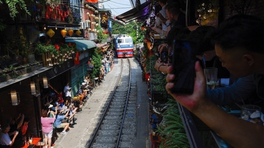 Hà Nội yêu cầu không giới thiệu, tổ chức tour "Cà phê đường tàu"